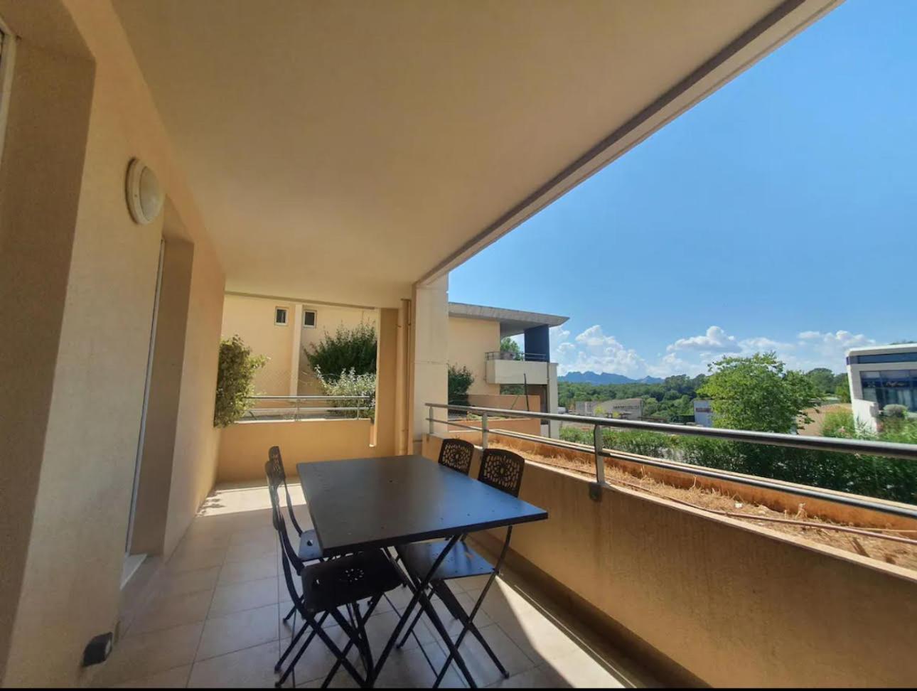 Location D'Un Superbe Appartement Avec Piscine Roquebrune-sur Argens Εξωτερικό φωτογραφία